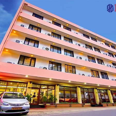 Hotel Excellency Kochi Exterior photo