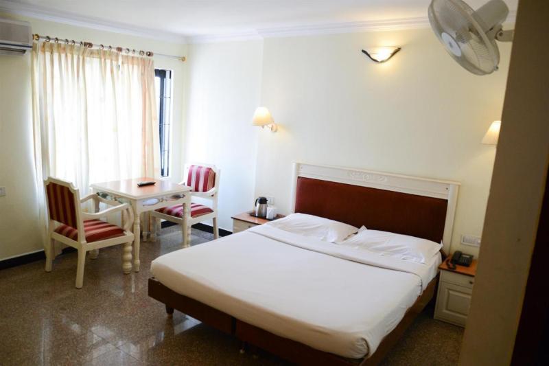 Hotel Excellency Kochi Exterior photo