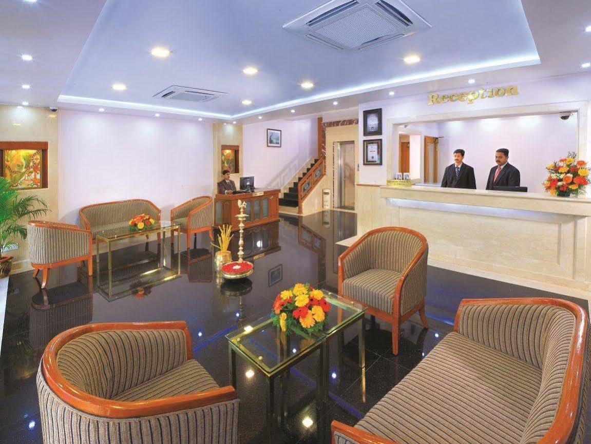 Hotel Excellency Kochi Exterior photo