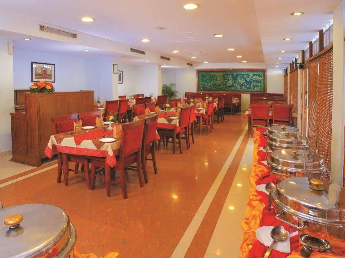 Hotel Excellency Kochi Exterior photo