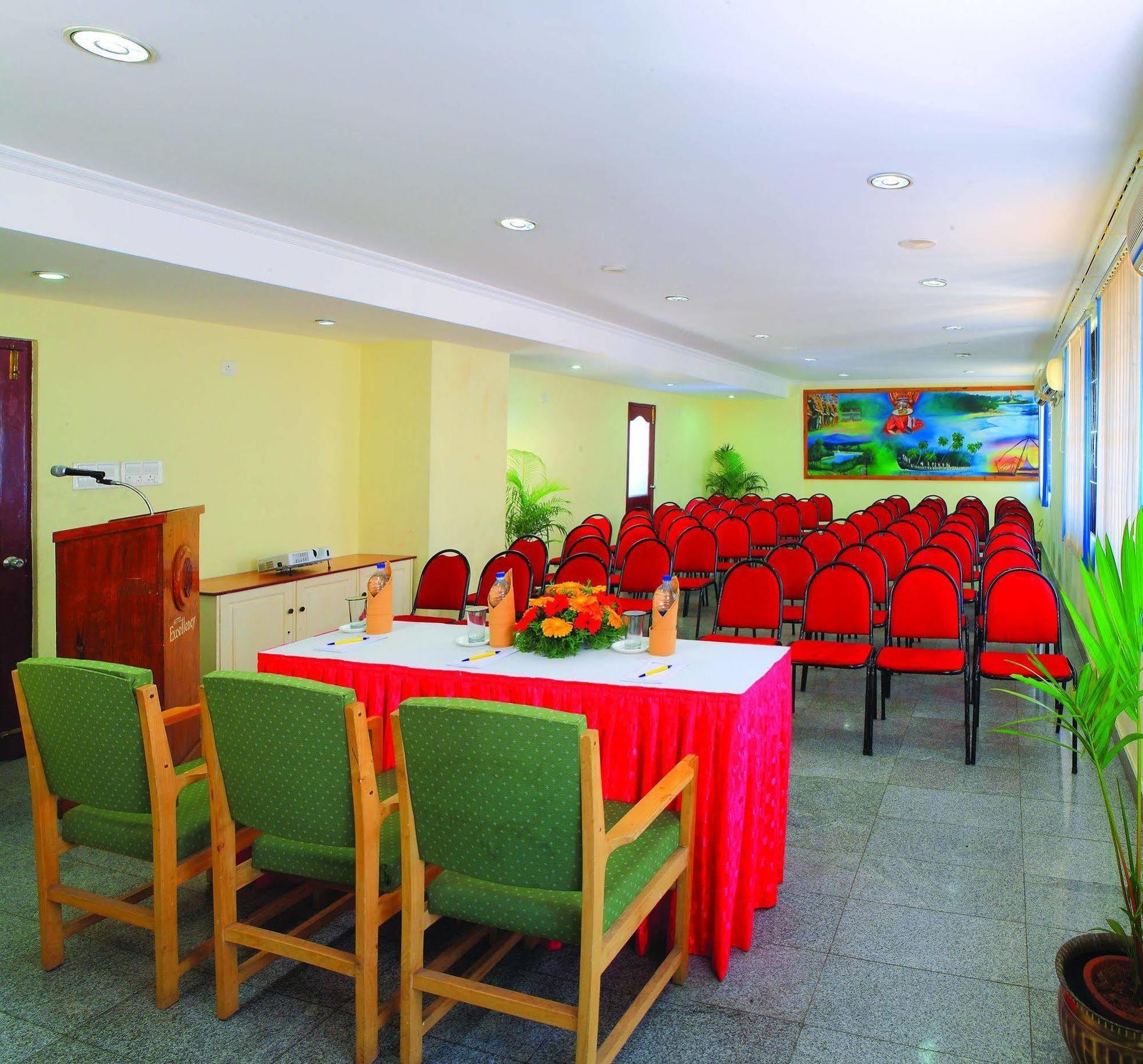 Hotel Excellency Kochi Exterior photo