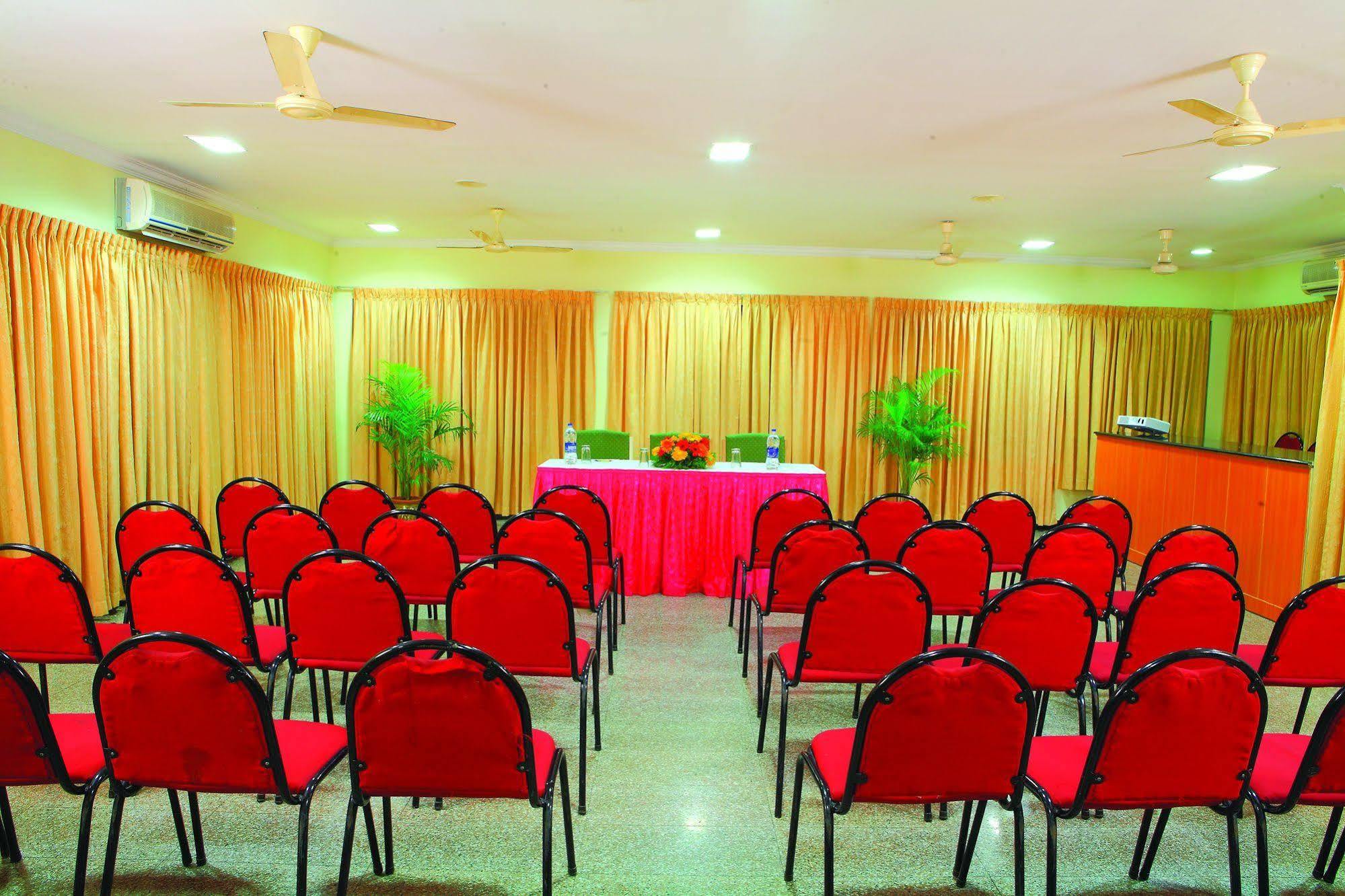 Hotel Excellency Kochi Exterior photo