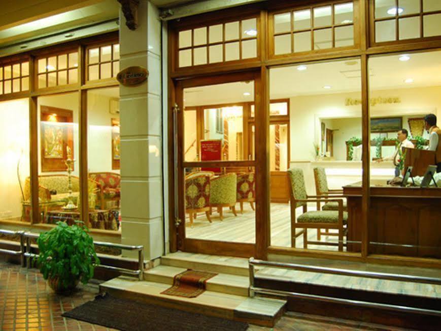 Hotel Excellency Kochi Exterior photo