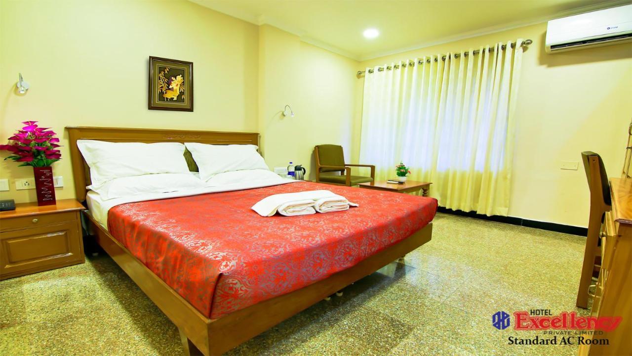 Hotel Excellency Kochi Exterior photo