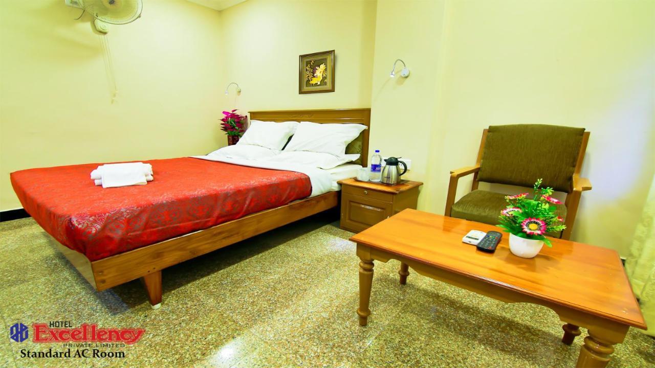 Hotel Excellency Kochi Exterior photo