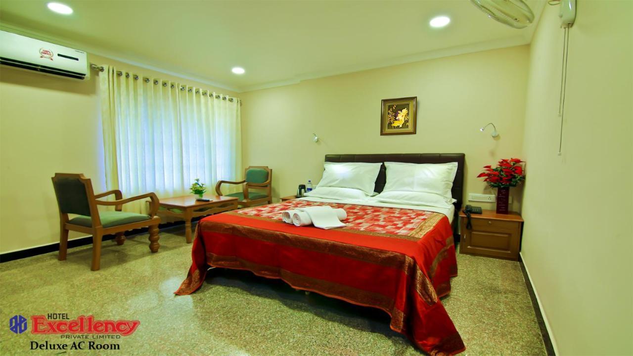 Hotel Excellency Kochi Exterior photo