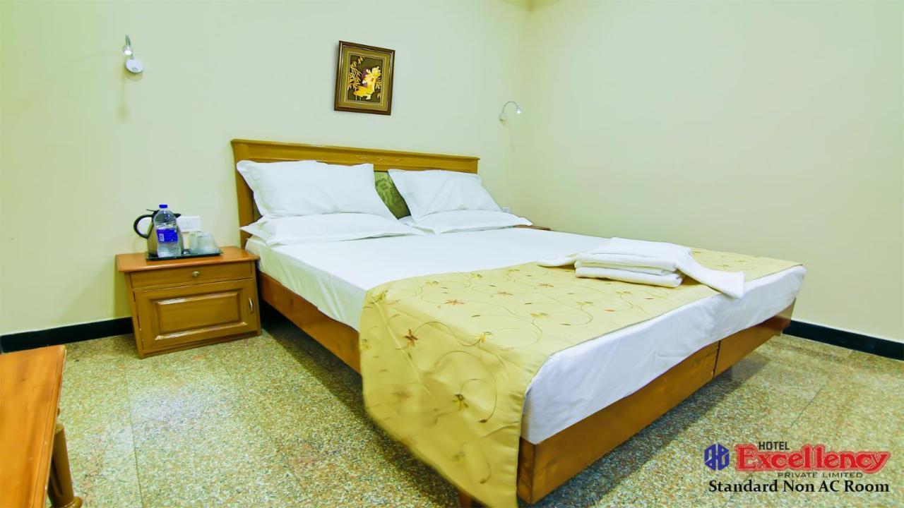 Hotel Excellency Kochi Exterior photo