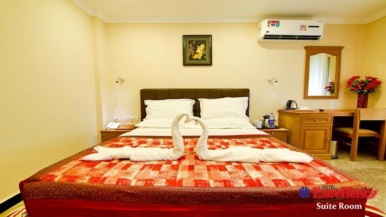 Hotel Excellency Kochi Exterior photo
